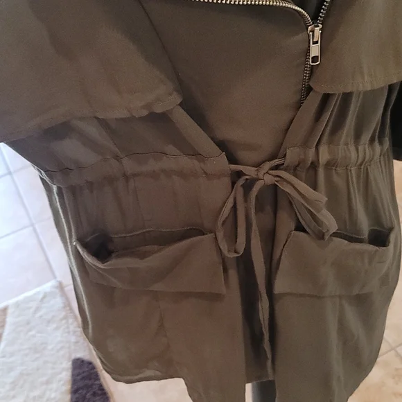 Olive green zip up shirt/jacket type - Picture 3 of 10